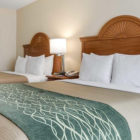 Super 8 By Wyndham Great Bend Hotel Ngoại thất bức ảnh
