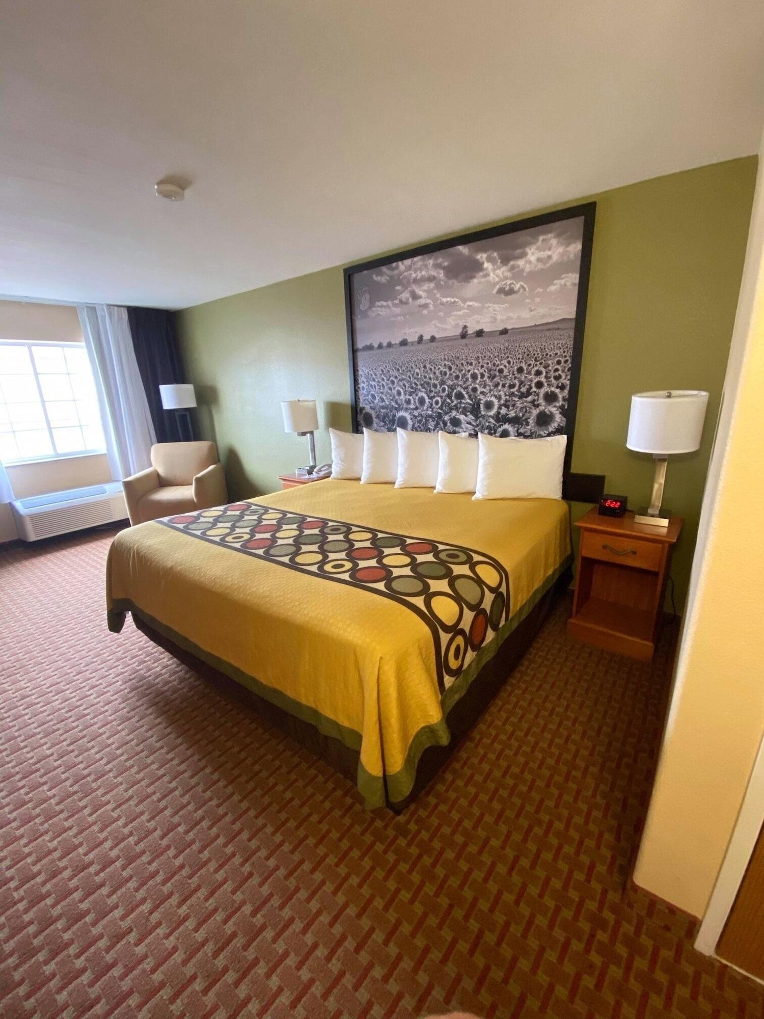 Super 8 By Wyndham Great Bend Hotel Ngoại thất bức ảnh