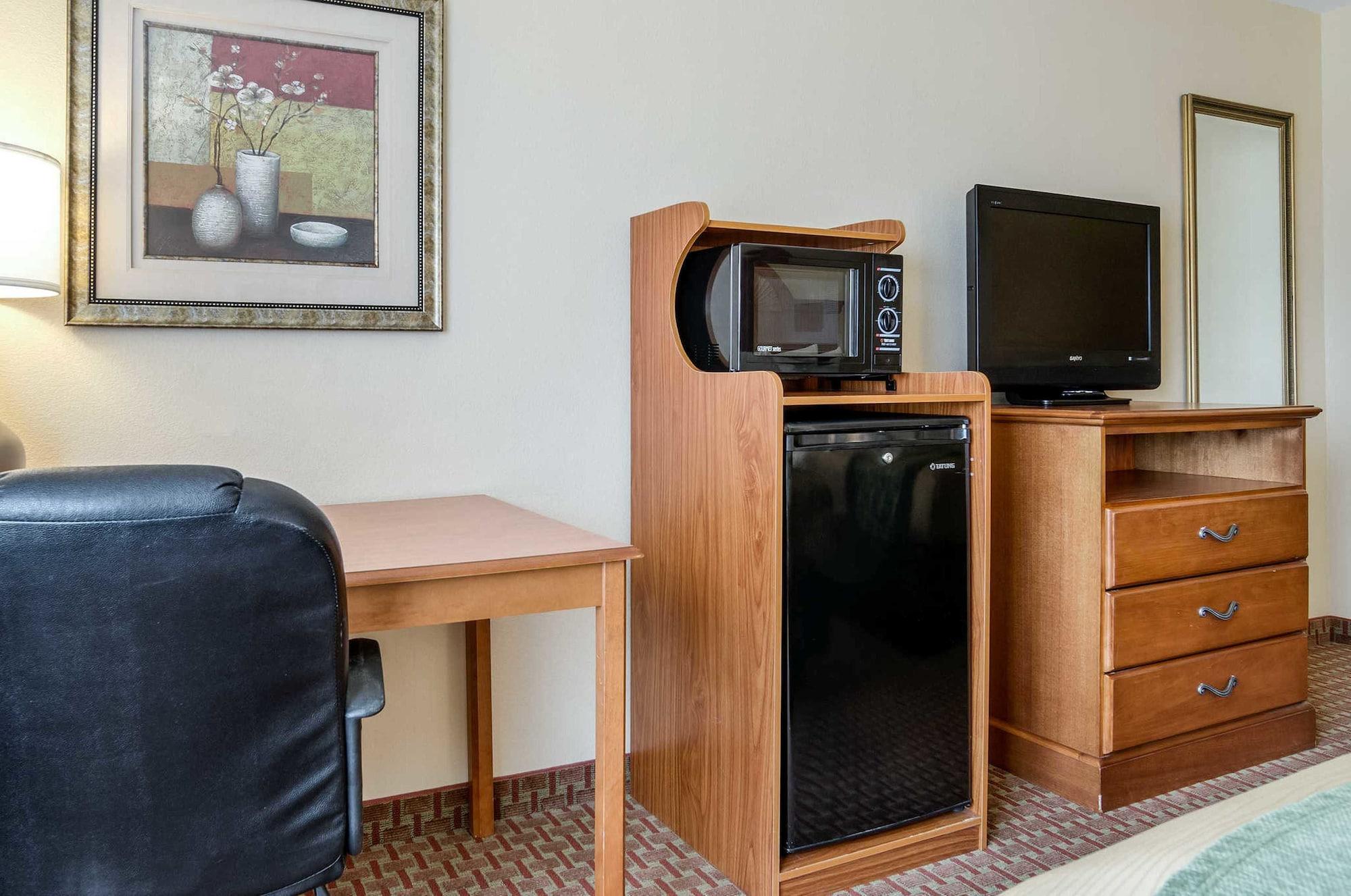 Super 8 By Wyndham Great Bend Hotel Ngoại thất bức ảnh