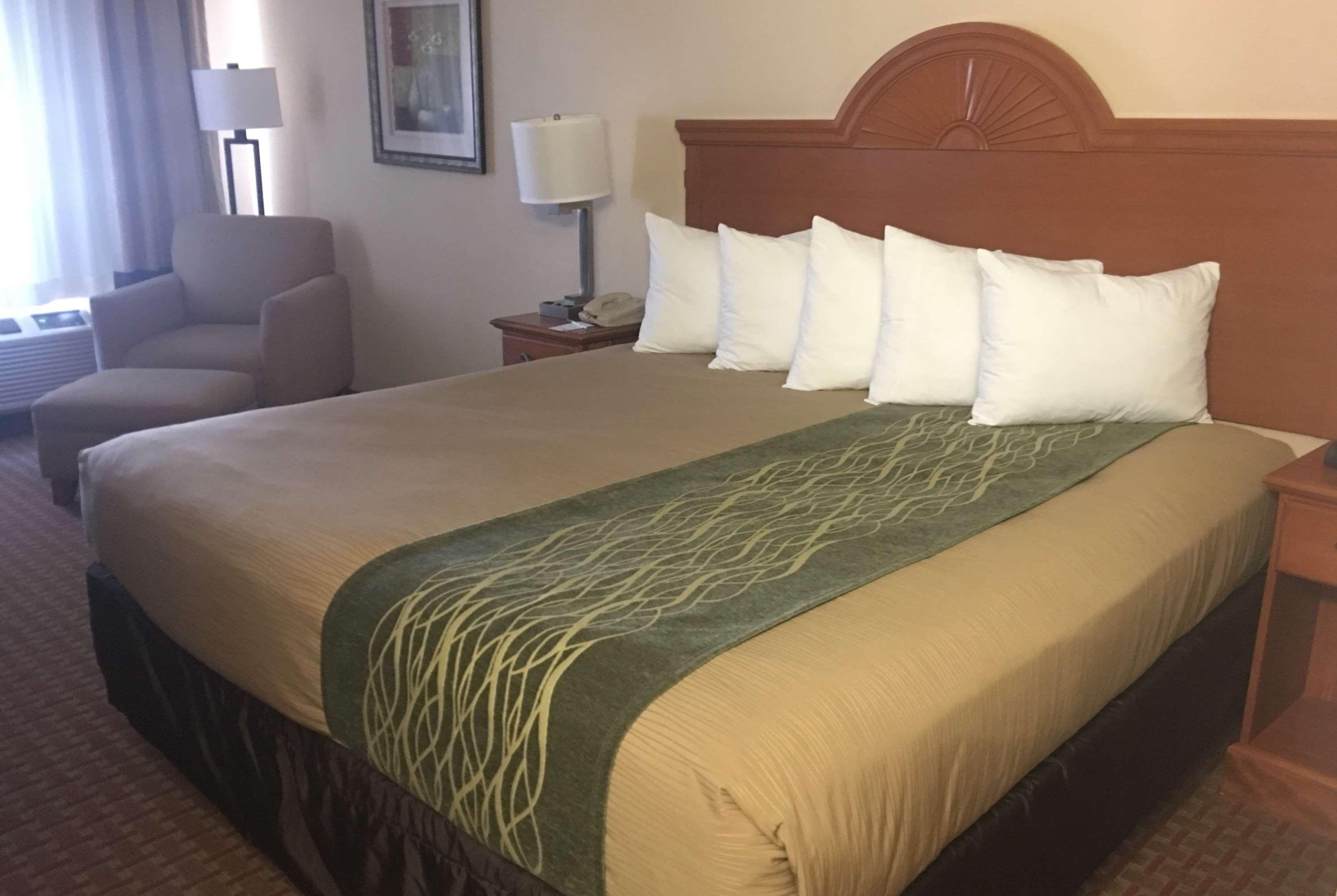Super 8 By Wyndham Great Bend Hotel Ngoại thất bức ảnh