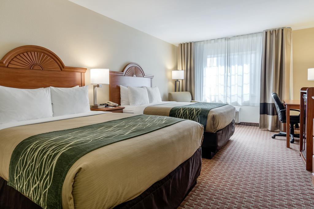 Super 8 By Wyndham Great Bend Hotel Ngoại thất bức ảnh