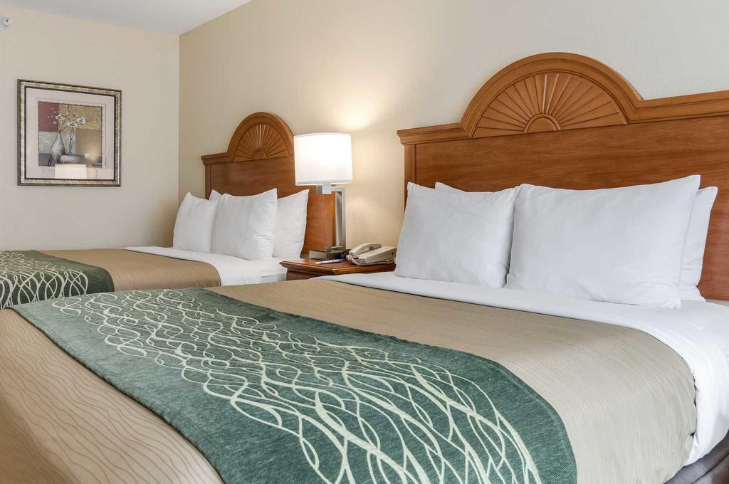 Super 8 By Wyndham Great Bend Hotel Ngoại thất bức ảnh