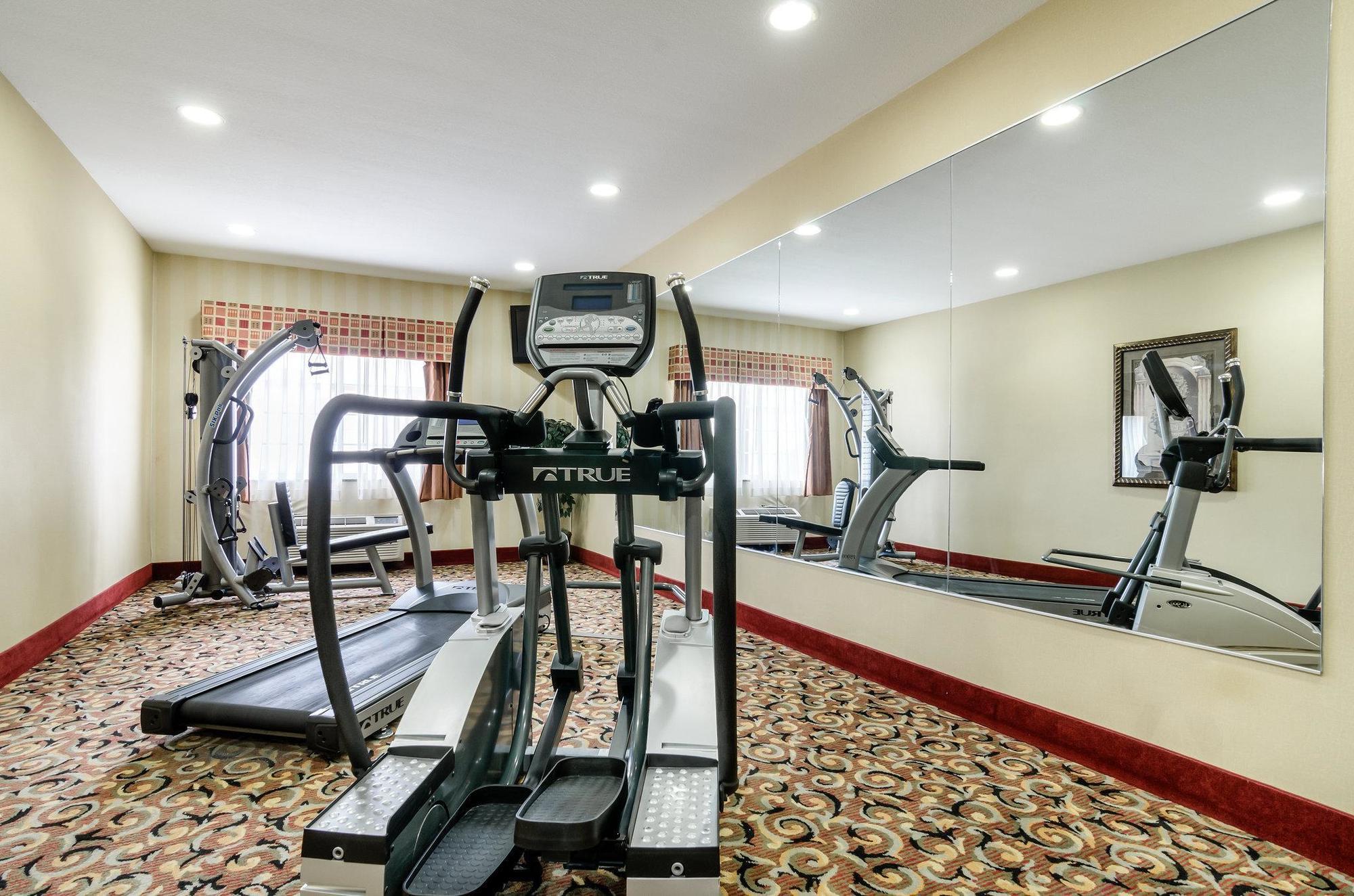 Super 8 By Wyndham Great Bend Hotel Ngoại thất bức ảnh
