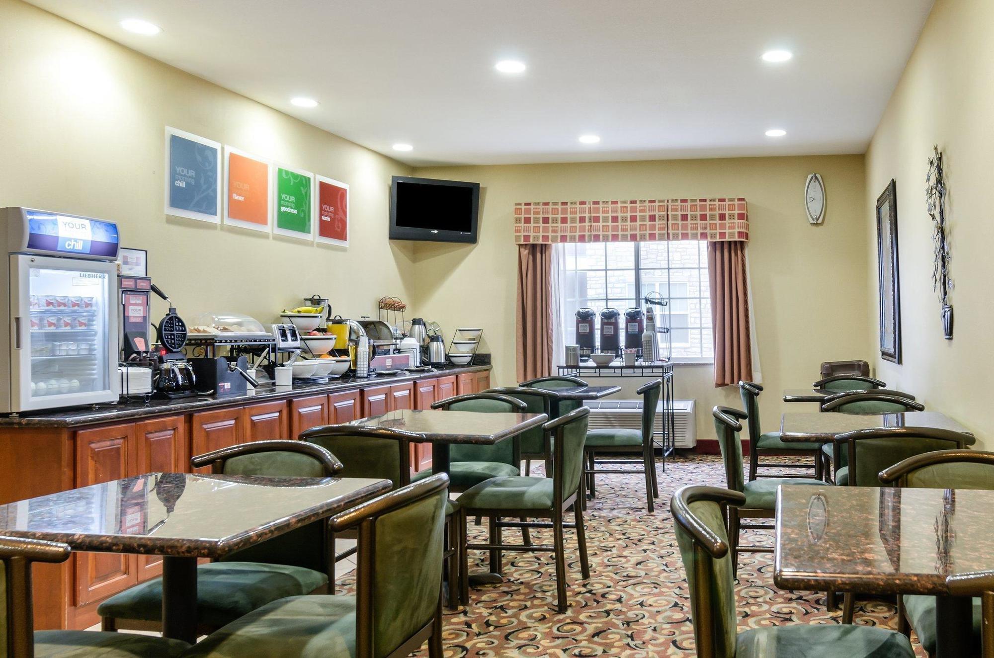 Super 8 By Wyndham Great Bend Hotel Ngoại thất bức ảnh