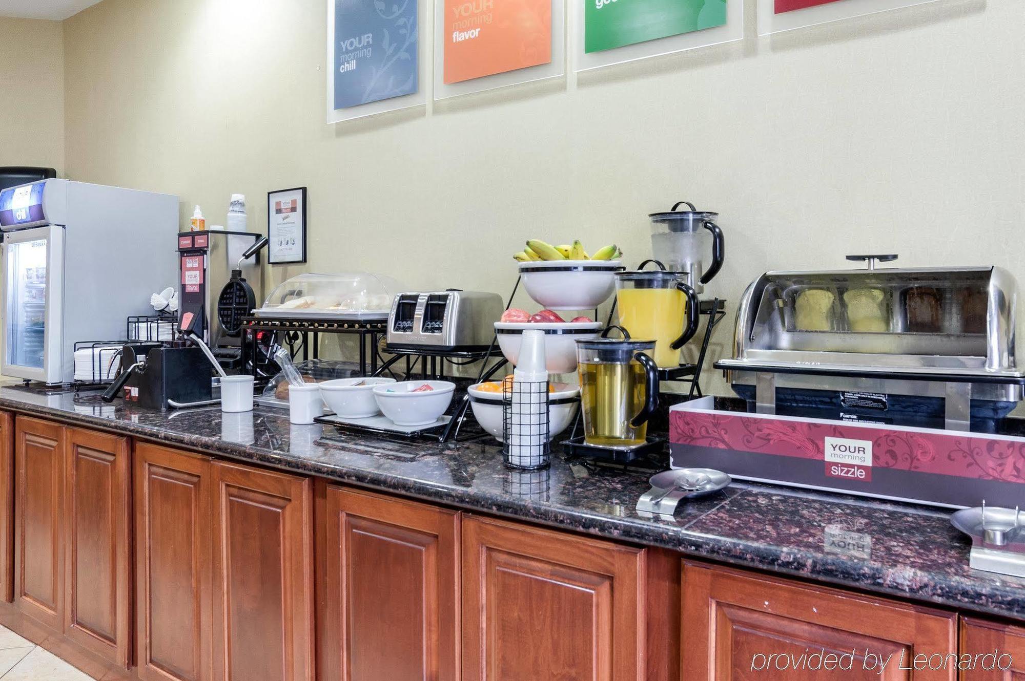 Super 8 By Wyndham Great Bend Hotel Ngoại thất bức ảnh