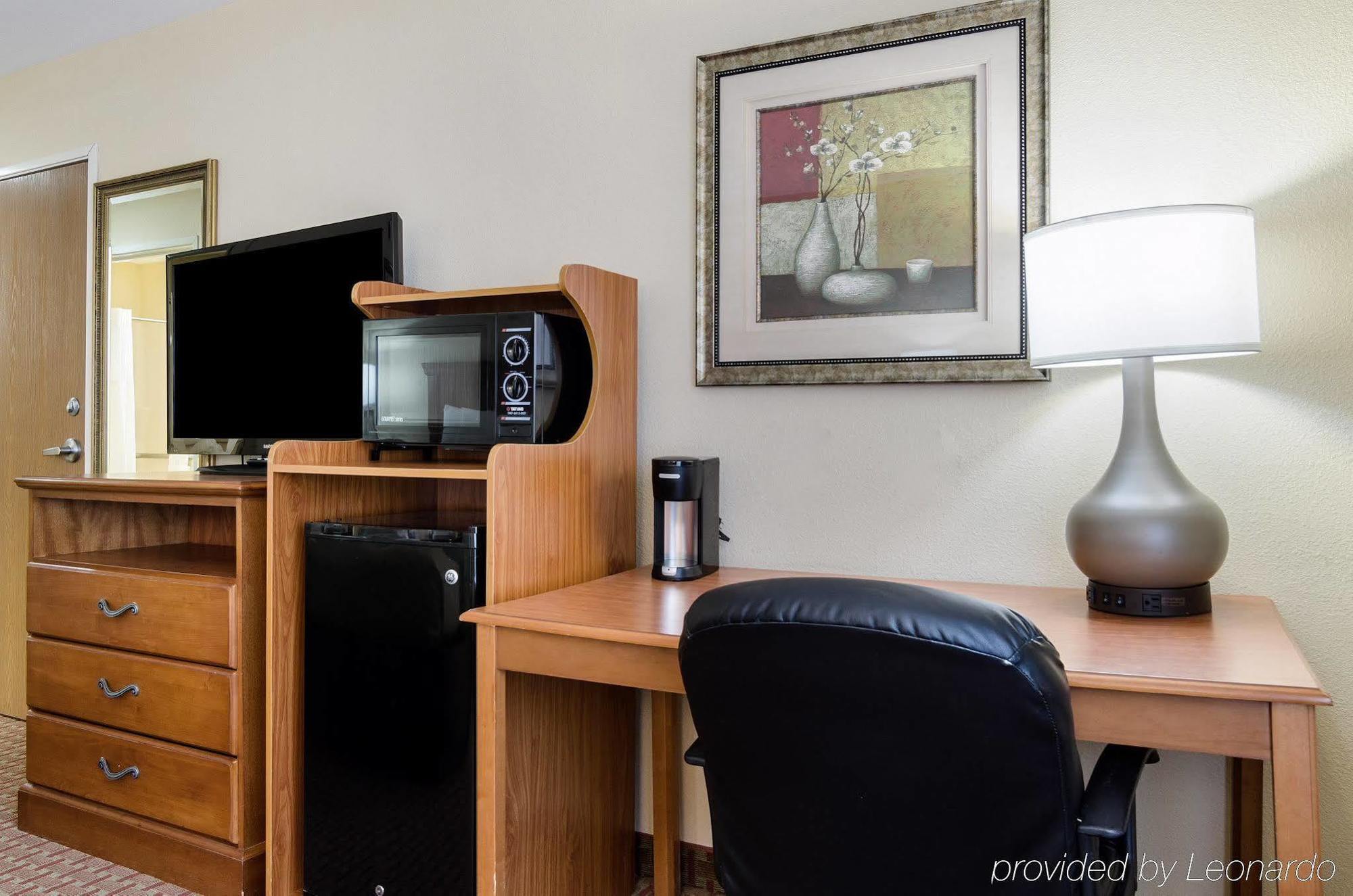 Super 8 By Wyndham Great Bend Hotel Ngoại thất bức ảnh