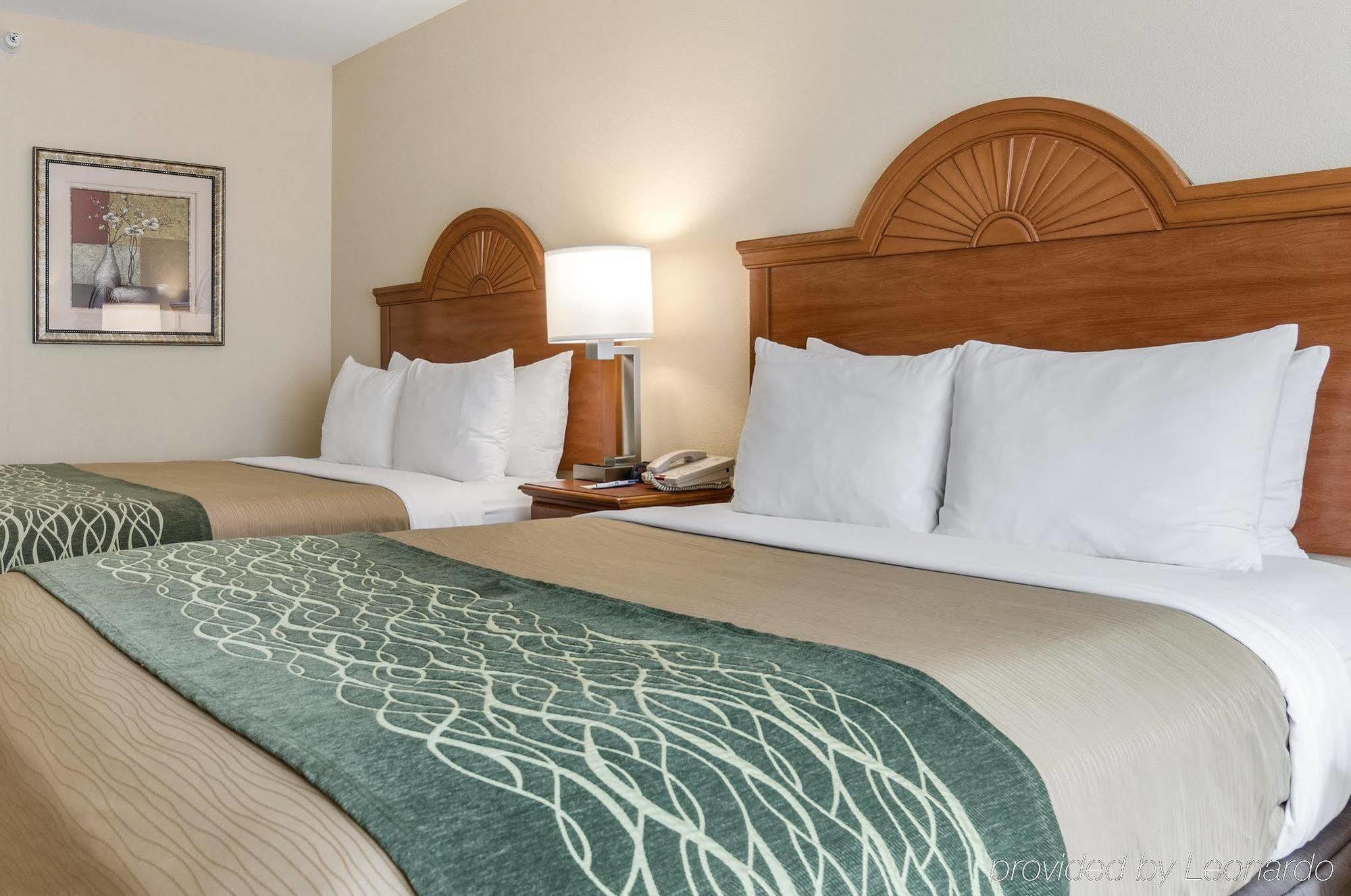Super 8 By Wyndham Great Bend Hotel Ngoại thất bức ảnh