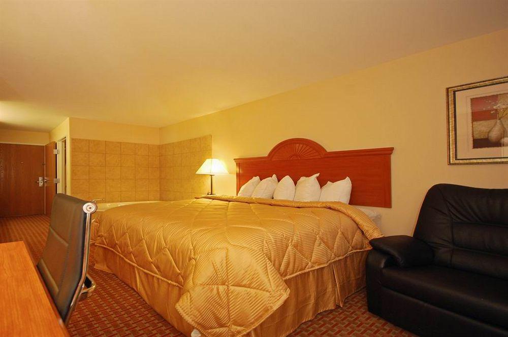 Super 8 By Wyndham Great Bend Hotel Phòng bức ảnh