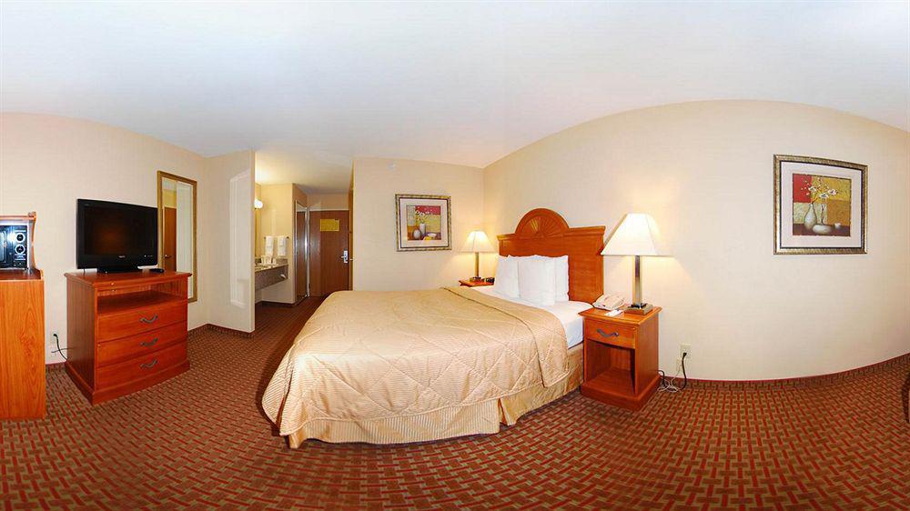 Super 8 By Wyndham Great Bend Hotel Ngoại thất bức ảnh